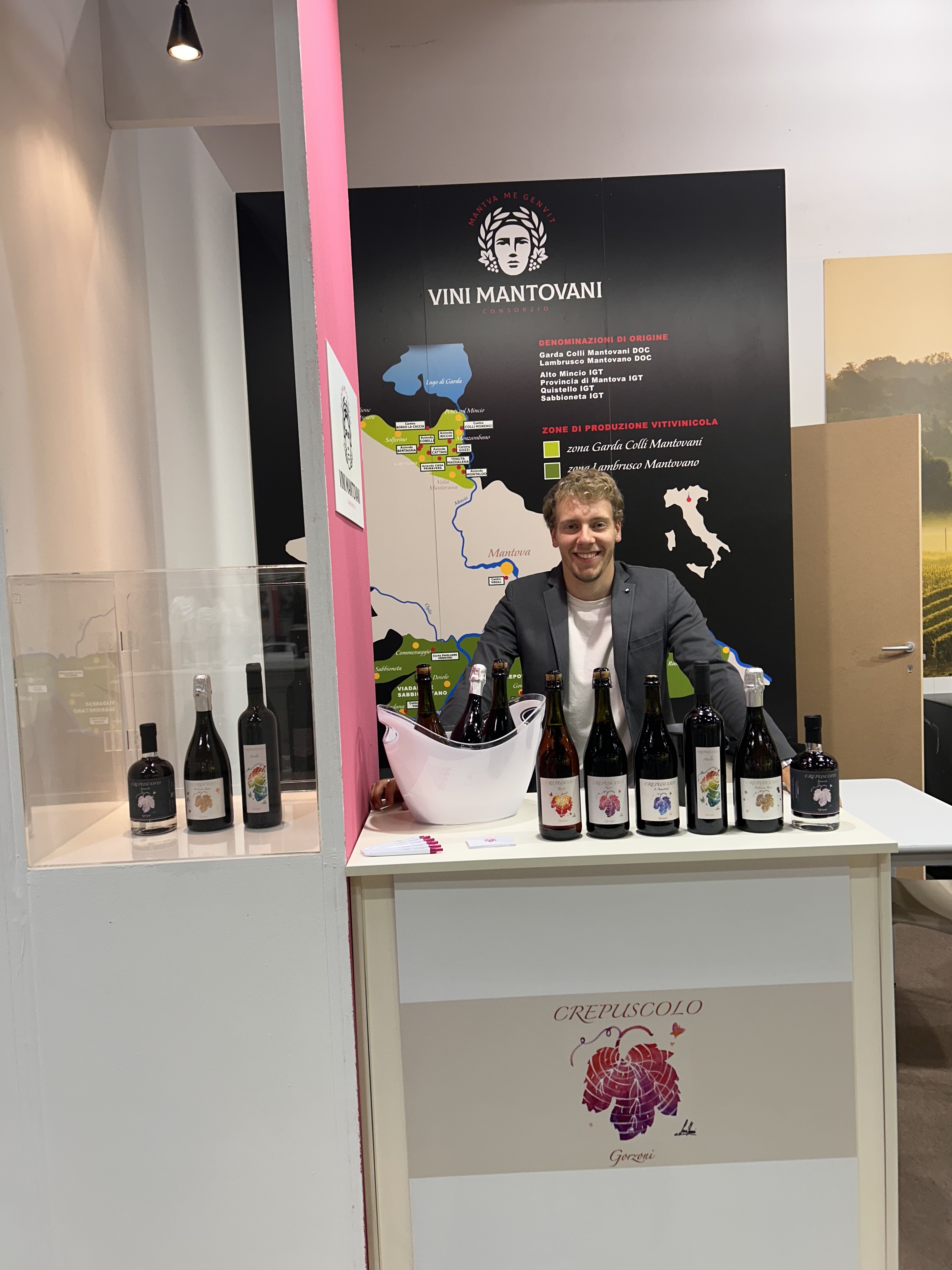 Matteo Gorzoni allo stand Vinitaly 2024